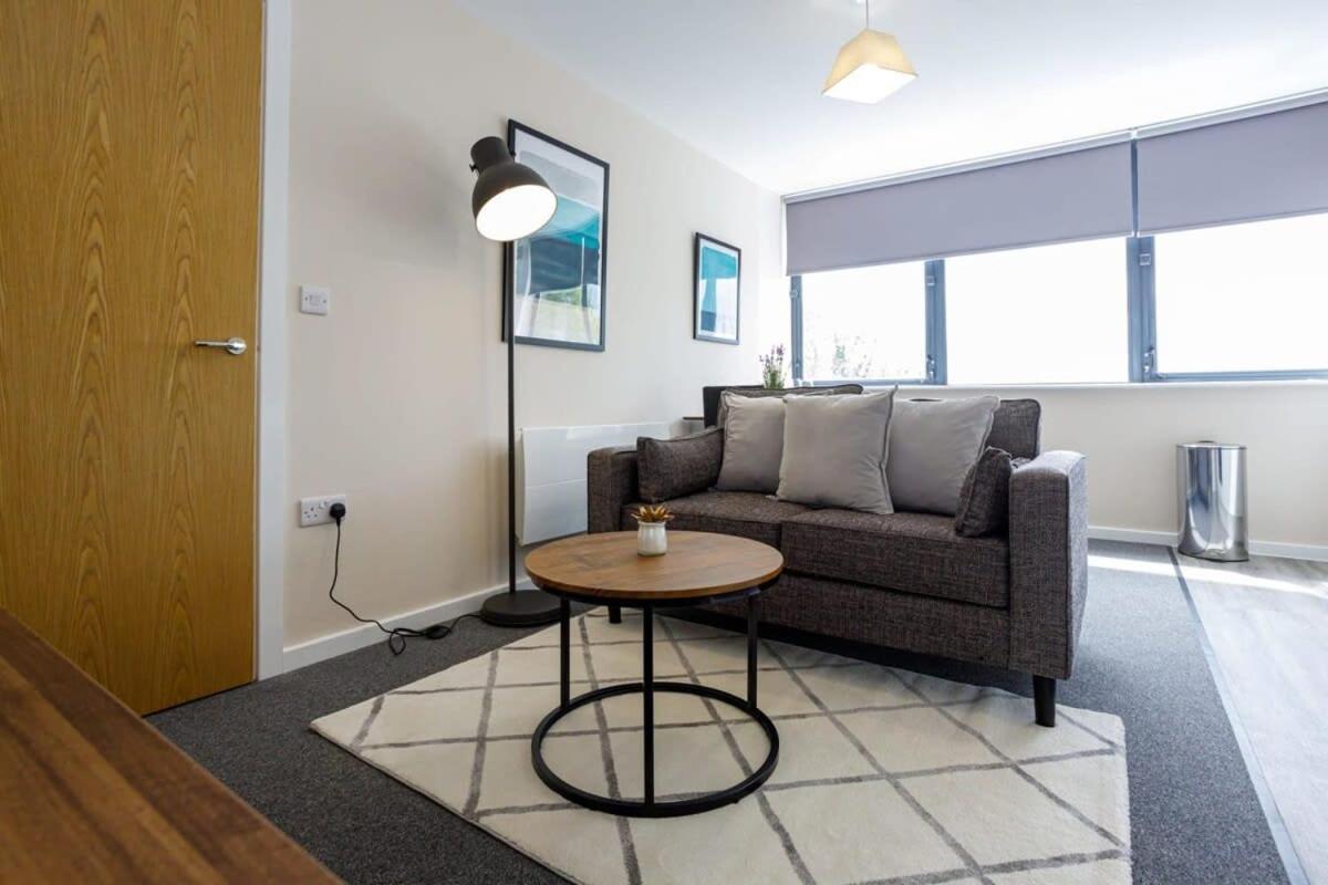 Modern And Stylish 1 Bed Apartment Манчестър Екстериор снимка